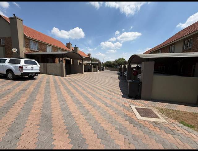 3 BEDROOM TOWNHOUSE FOR SALE IN BROOKLANDS LIFESTYLE ESTATE